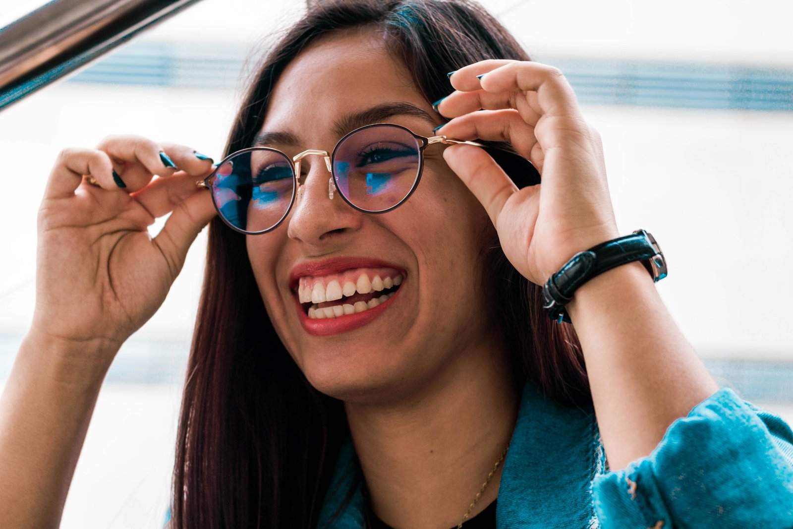Woman wearing blue sunglasses